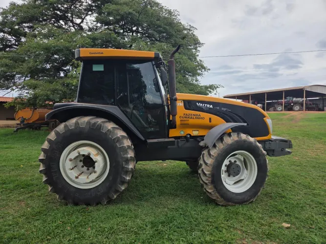 Trator Valtra