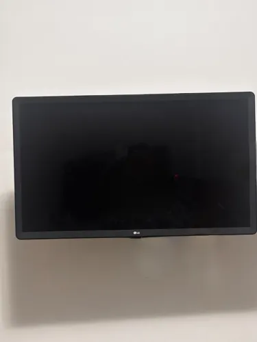 Vende-se TV Smart, 32 polegadas. Em perfeito estado, sem marcas de uso. Tela HD
