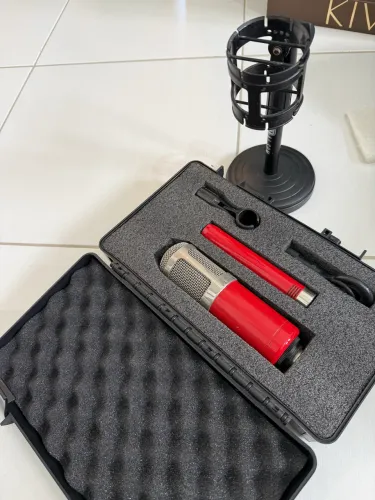 Kit Microfones Condensadores MXL 550/551 + Maleta e Suportes
