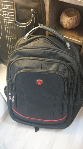 Mochila para Notebook Preta com Detalhe Vermelho (Marca: Swissland)