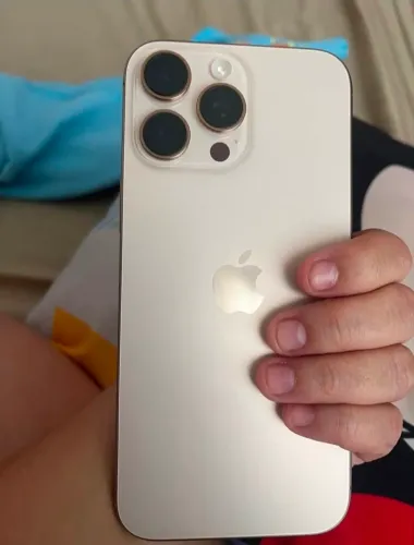 Iphone 16 pro max SEM MARCAS DE USO