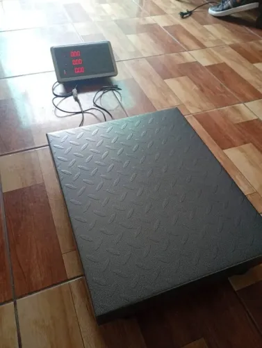 Balança digital nova Lacrado 400 kg sem mastro para clínica veterinária 40 x50 Fio 2.60 mt