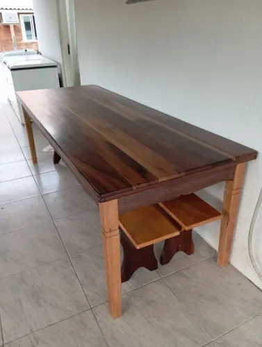 Mesa Rústica de Canela Preta 2,40m x 0,90m com 2 Bancos (Aceito Cartão)