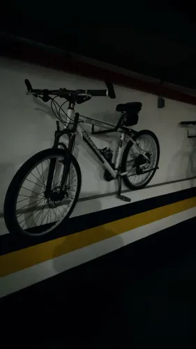 Bicicleta Aro 21 com Freio a Disco - Ótimo Estado