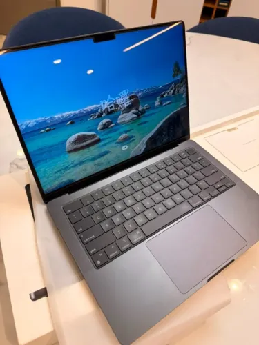MacBook Pro 14" Apple M3 Pro - 18GB RAM - 512GB SSD - Estado Impecável