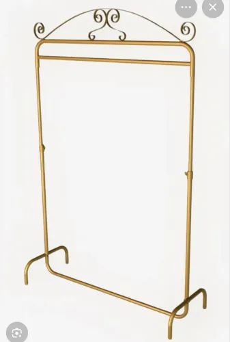 Kit araras para loja de roupa 