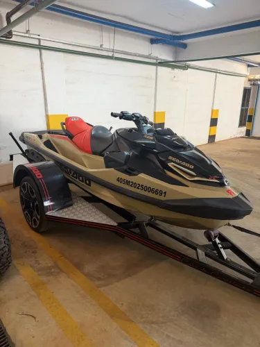 Jet ski RXT-x 325 hp