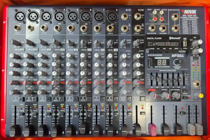 Mesa de som amplificada NOVOKI