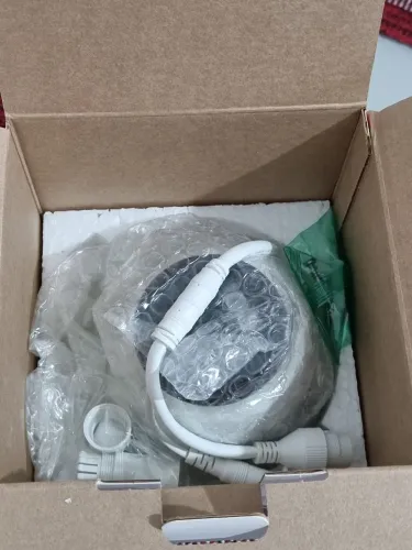 Câmera de segurança dome IP Hikvision