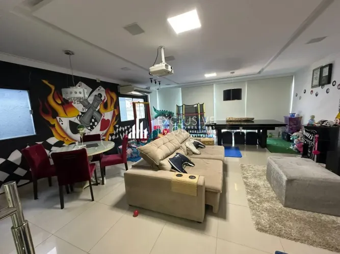 CASA NO JARDIM ESPANHA DE 260 METROS, 4 SUÍTES É 5 BANHEIROS