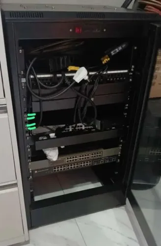 Rack para servidores 1,30 em bom estado.