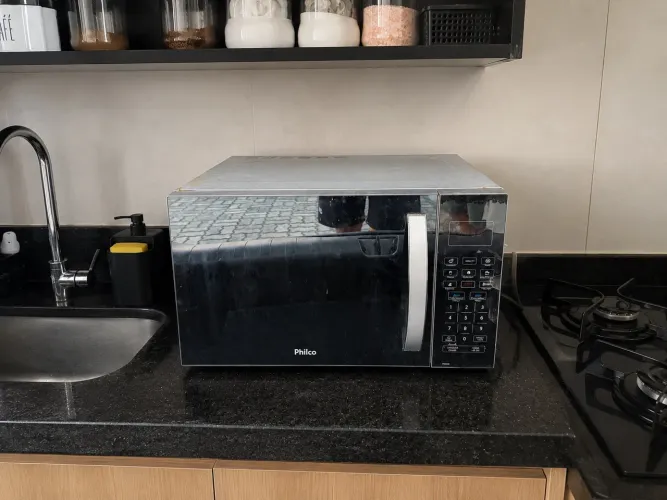 Microondas Philco- Espelhado com 35 litros