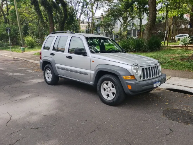 Jeep Cherokee Sport 3.7 4X4 V6 12V Aut. 2005