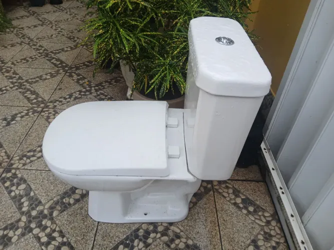 Vaso sanitário com caixa acoplada funcionando lorenzetti