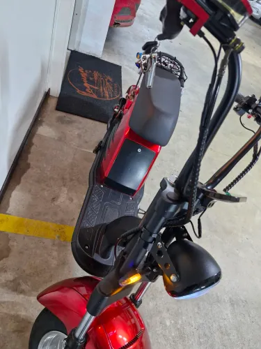 Scooter 1000 vts 600 km rodados dus revisão  feitas ,novinha