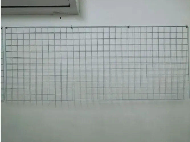 Tela Aramada Expositora 1,50x0,60m com Ganchos 25cm