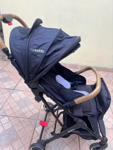 Carrinho de bebê Kiddo Sprint completo, com bebê conforto e base