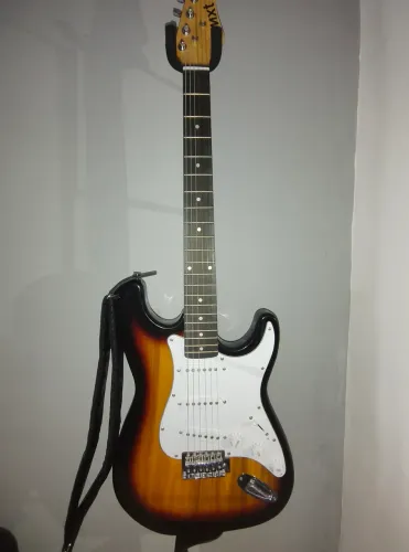 Guitarra MTX com correia, paleta, capa, pedaleira e amplificador SHELDON - KIT COMPLETO