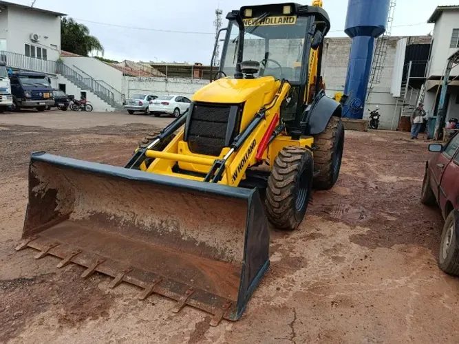 Retroescadeira New Holland B90B, ano 2011, 4x4