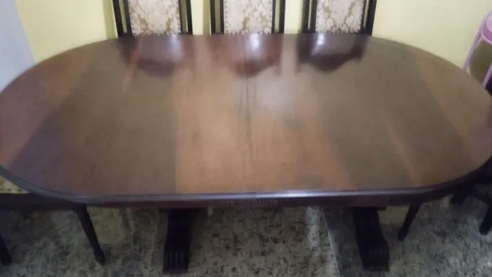 Mesa de madeira Nobre entalhado a mão 