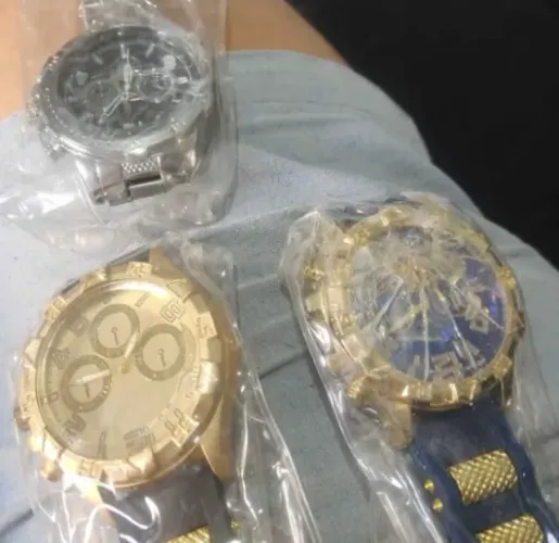 Kit de 5  relogios  todos novinhos na emblagem 1 precisa  o vidro 