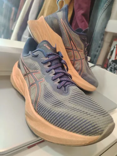 Tenis de corrida Asics Novablast 3