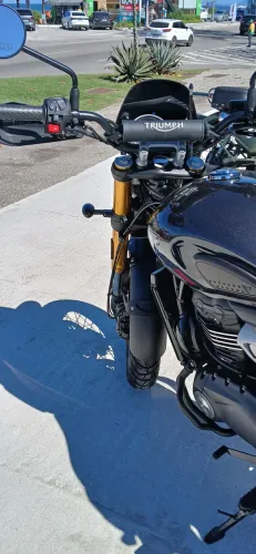 Triumph scrambler 400 xc rodas raiadas