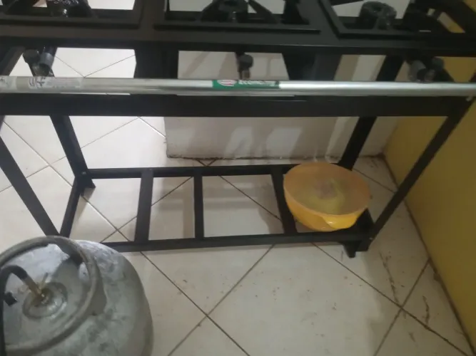 Vendo um fogão industrial de alta pressão, 3 boca, apenas R$ 570,00, usado somente uma vez