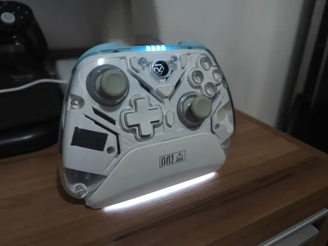 Controle Gamer Sem Fio Aolion K10 C/ Hall Effec E Dock De Carreg