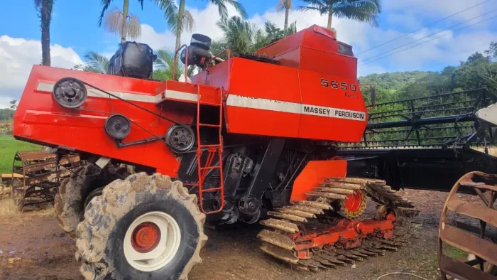 Colheitadeira Massey Ferguson 5650 2001