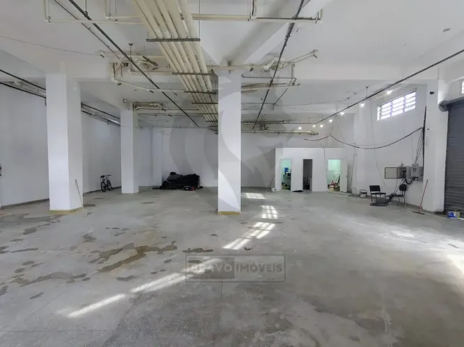 Salão Comercial para aluguel tem 275 metros quadrados em Vila Palmares - Santo André - SP