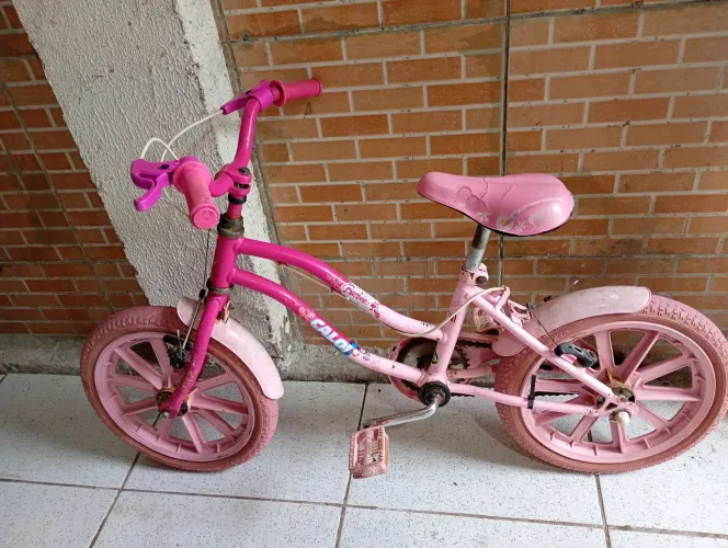 Bicicleta infantil Caloi e patinete