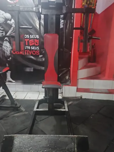 maquina academia, Voador