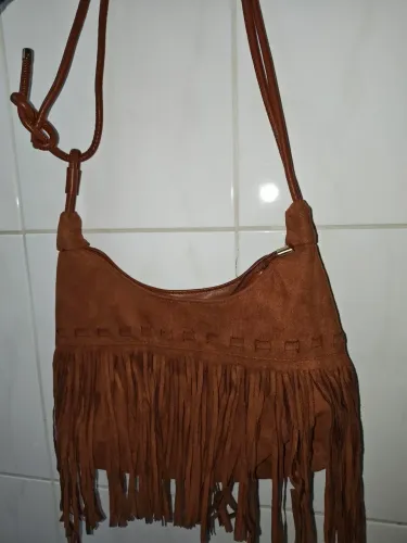 ? ? bolsa marrom com franja, super linda e estilosa , em bom estado de conservação