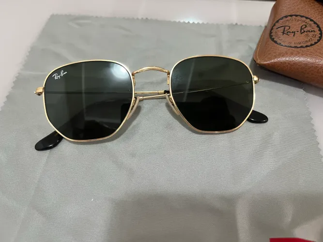  óculos de sol Ray-Ban Hexagonal em metal dourado com lentes clássicas verdes