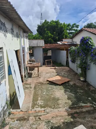 Imóvel para venda tem 340 metros quadrados com 4 quartos em Vila Irany - Goiânia - GO