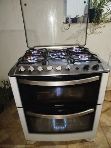 Vendo fogão Electrolux 5 bocas e 2 fornos elétrico