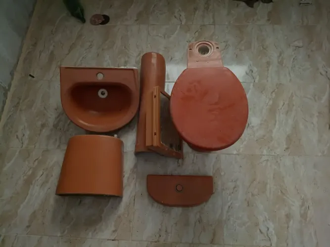2 kits disponíveis vaso com caixa acoplada pia e espelho 400,00 reais valor negociável