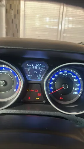 Hyundai Elantra GLS 1.8 16V Aut. 2012