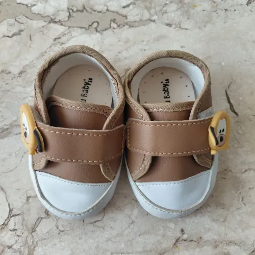 Sapatinho infantil marrom
