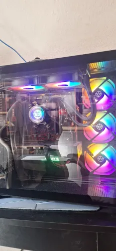 PC GAMER COM UMA RX7600 E RYZEN 7