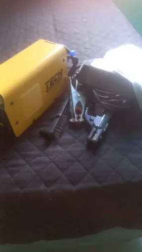 Vendo máquina de solda 220v semi nova