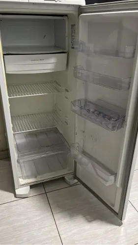 Vende geladeira 