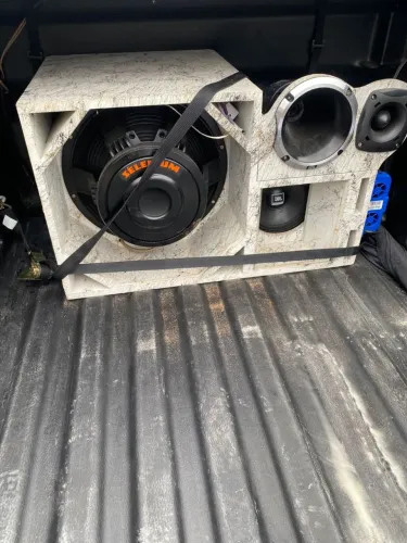 Som automotivo de alta potência 