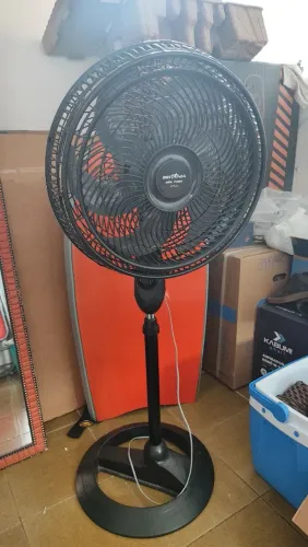 Ventilador semi novo