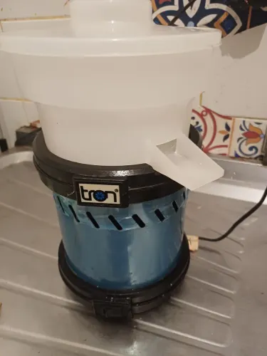 ESPREMEDOR DE FRUTAS TRON PROFISSIONAL