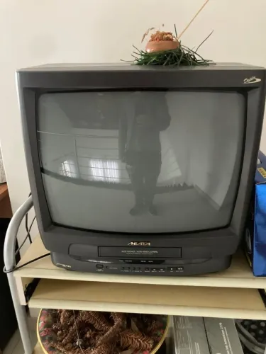 tv tubo com video cassete 