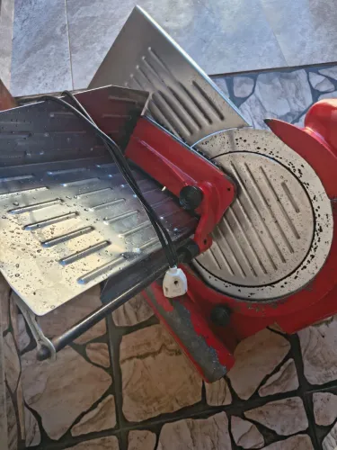 Vende-se máquina de cortar frios