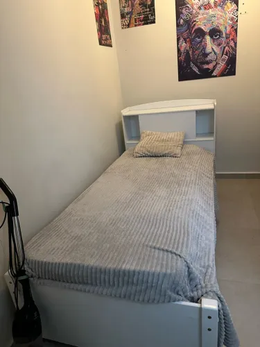 Vendo Cama de solteiro completa com colchão não faço entrega ? R$350  