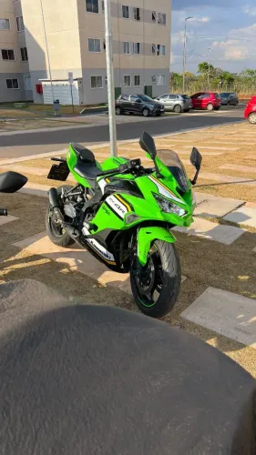 VENDO AGIO KAWASAKI ZX4R